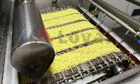 Línea de producción industrial de fideos en taza