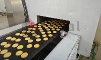 Fabricación de galletas en la línea de producción de bizcochos blandos