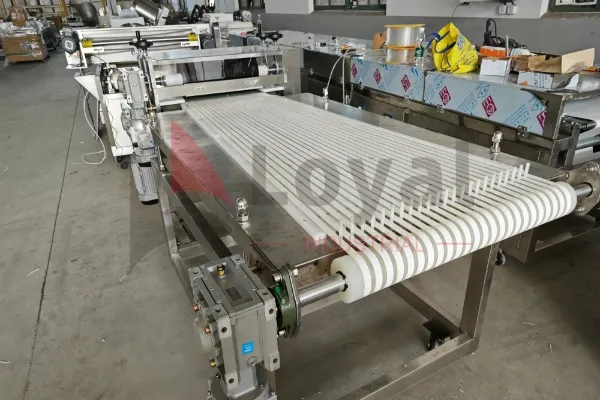 Guillotine cutter for sticky fruit paste bars