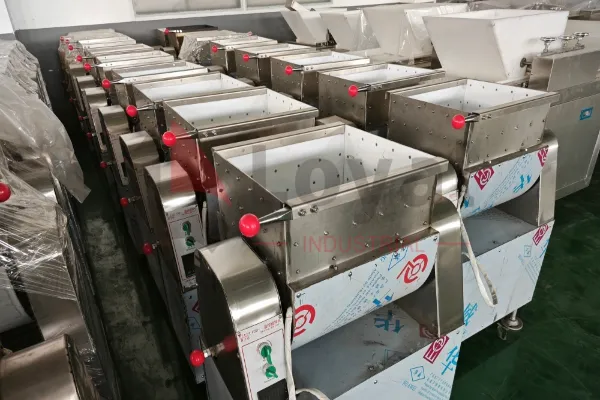 Horizontal protein bar extruder machine body