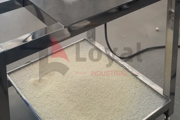 Vibrating sifter for grading breadcrumbs